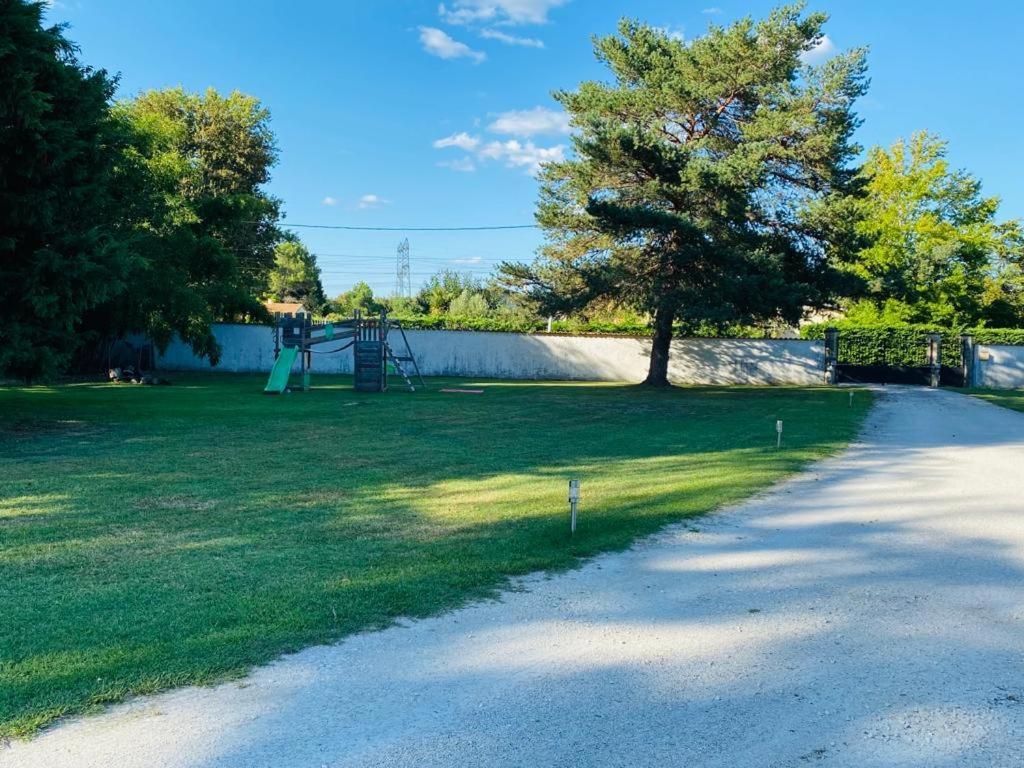 Saint-Denis-de-Pile Gite E & M מראה חיצוני תמונה